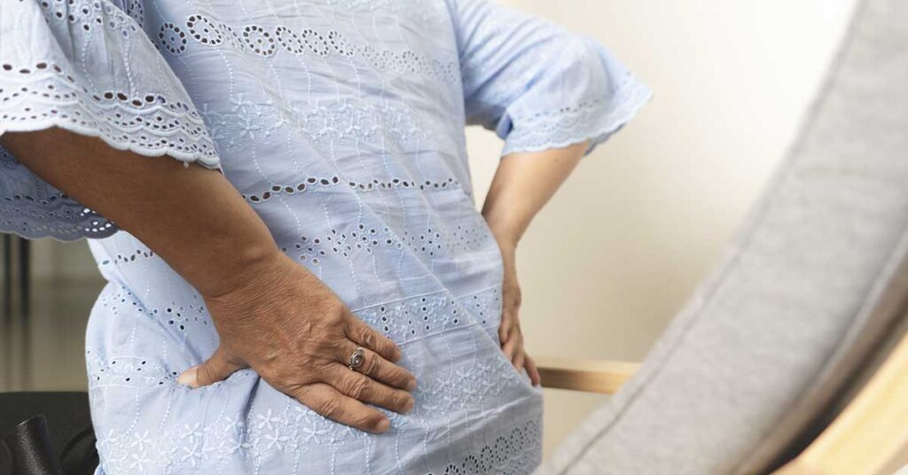 Dor na lombar: entenda as causas, como aliviar e quando se preocupar